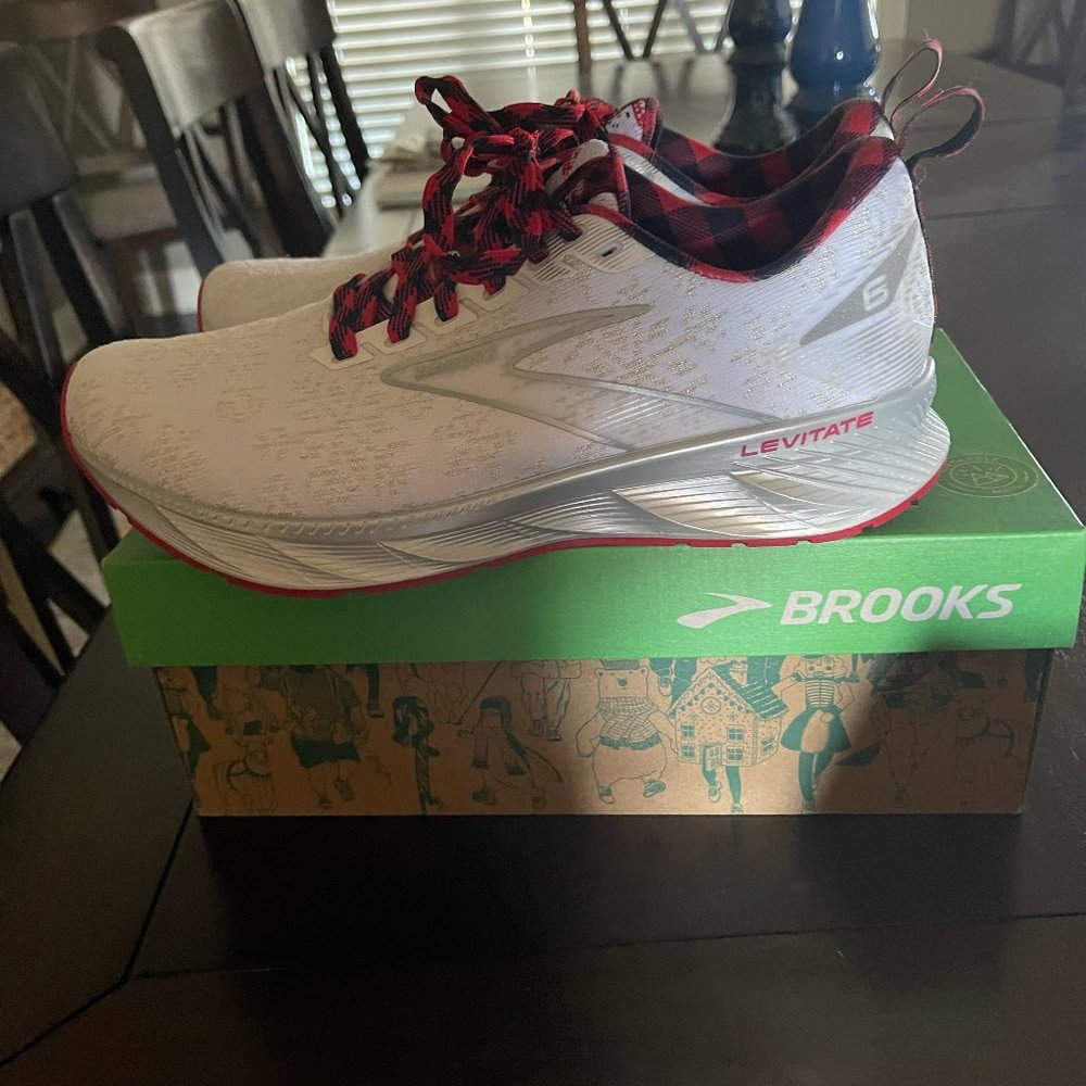 BROOKS LEVITATE 6 Women's SHOES RUN MERRY EDITION